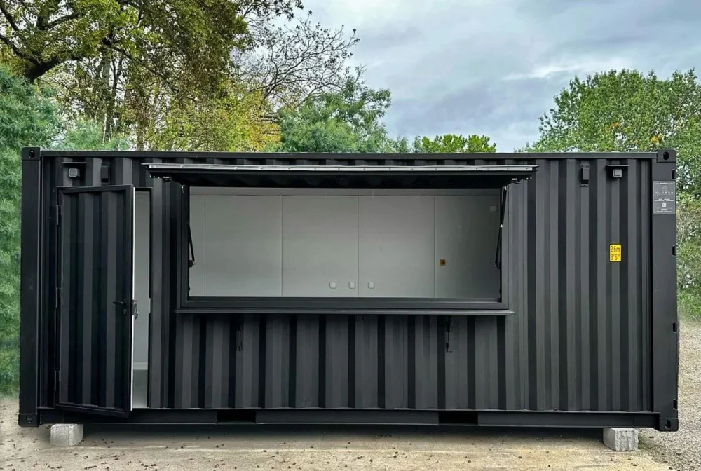Contenedor-Personalizado-Para-Bar-.CKrg Contenedor Bar Modular 20′ – Listo para Emprender - Imagen 1