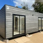 Cabaña Modular Edison – 8x3m con Dormitorio y Baño Completo